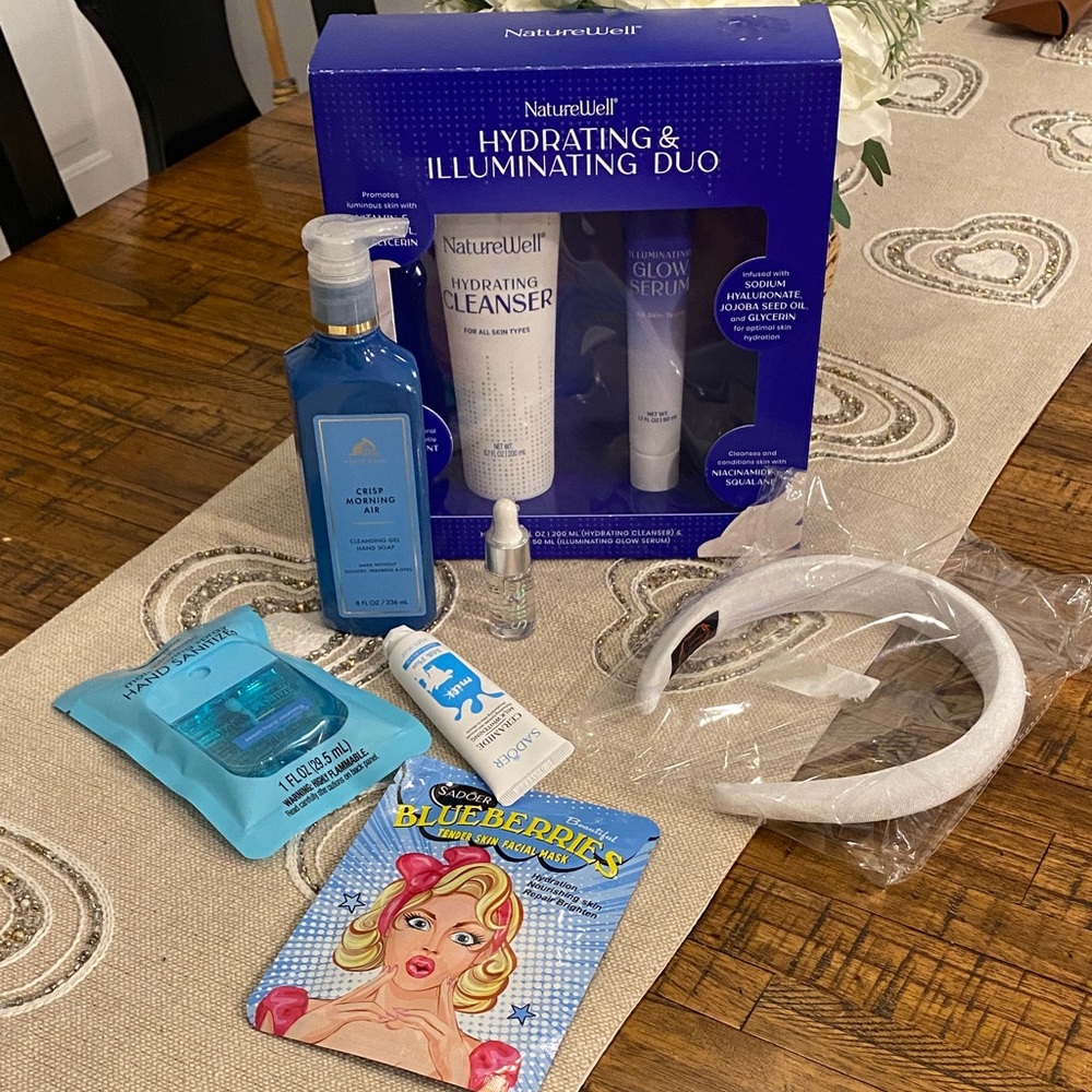 Hydrating & Illuminating Duo Skincare Bundle 8 pcs